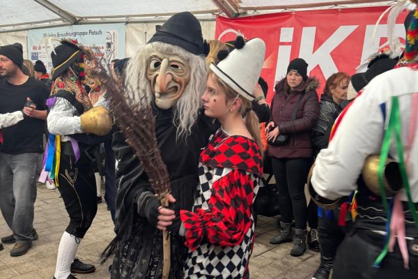 nachtumzug-2513F8D424-83F2-0B47-7948-94822BC100F3.jpg